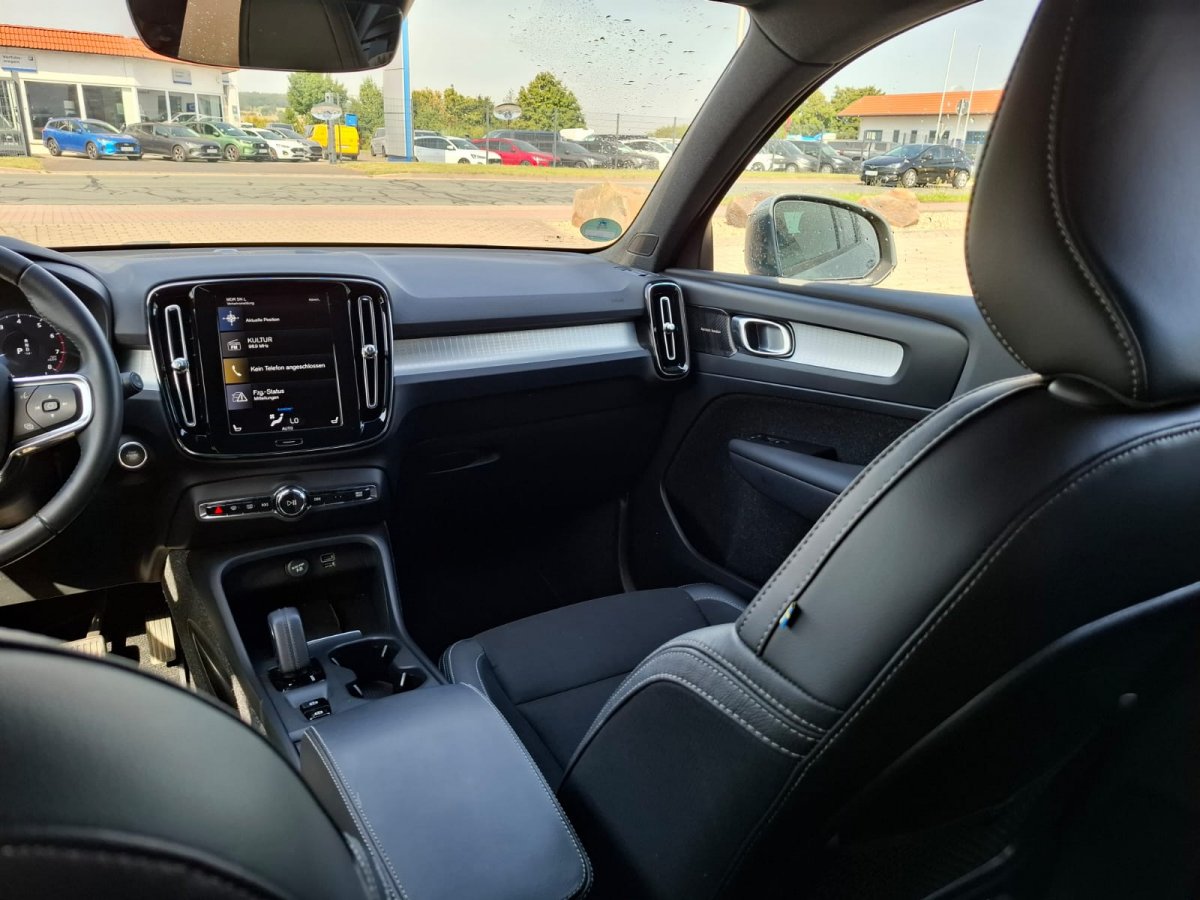 Volvo XC40 XC40 T4 FWD Momentum Pro Volvo XC40 XC40 T4 FWD Momentum Pro