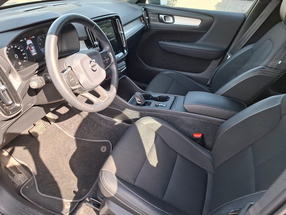 Volvo XC40 XC40 T4 FWD Momentum Pro Volvo XC40 XC40 T4 FWD Momentum Pro