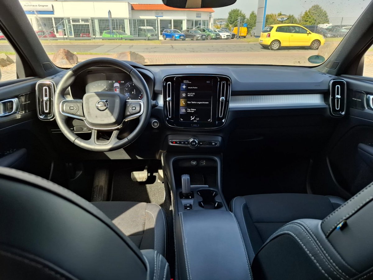 Volvo XC40 XC40 T4 FWD Momentum Pro Volvo XC40 XC40 T4 FWD Momentum Pro