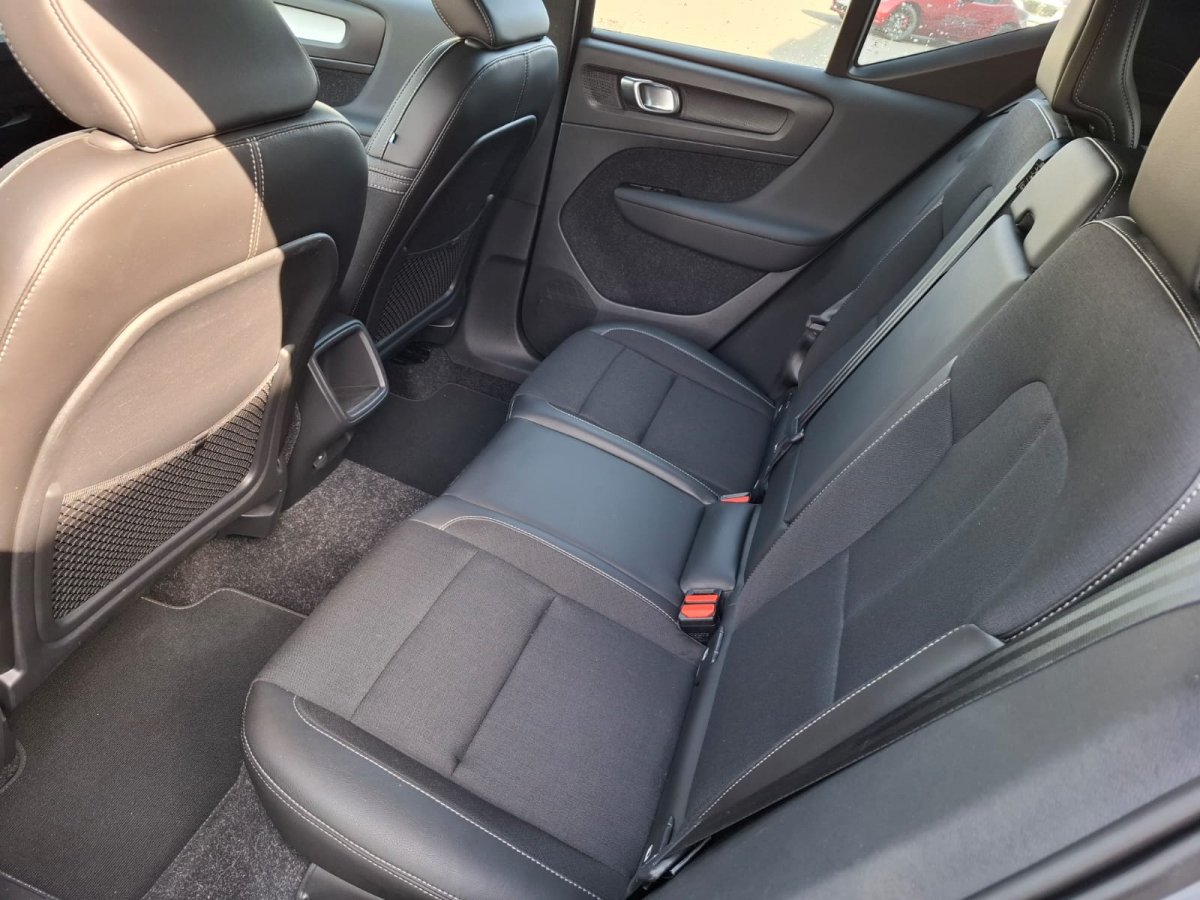 Volvo XC40 XC40 T4 FWD Momentum Pro Volvo XC40 XC40 T4 FWD Momentum Pro