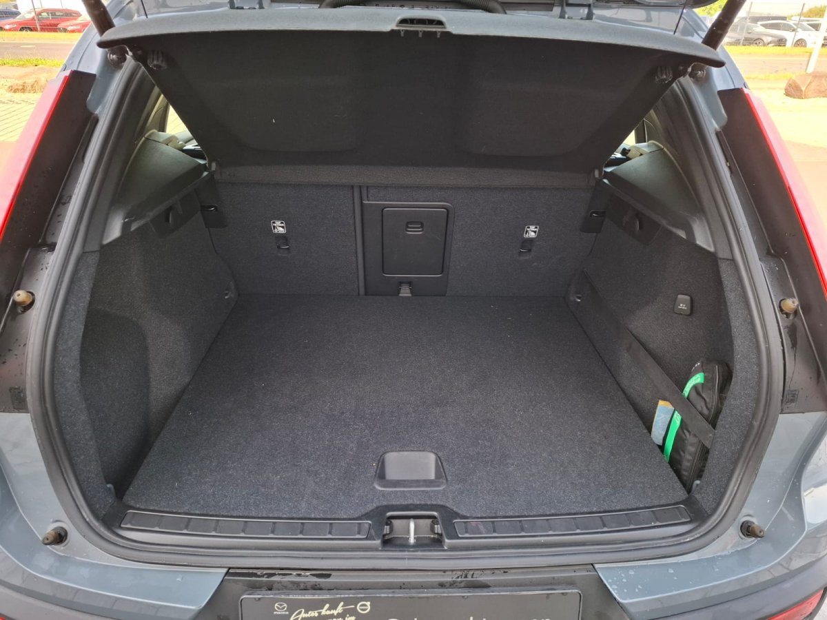 Volvo XC40 XC40 T4 FWD Momentum Pro Volvo XC40 XC40 T4 FWD Momentum Pro