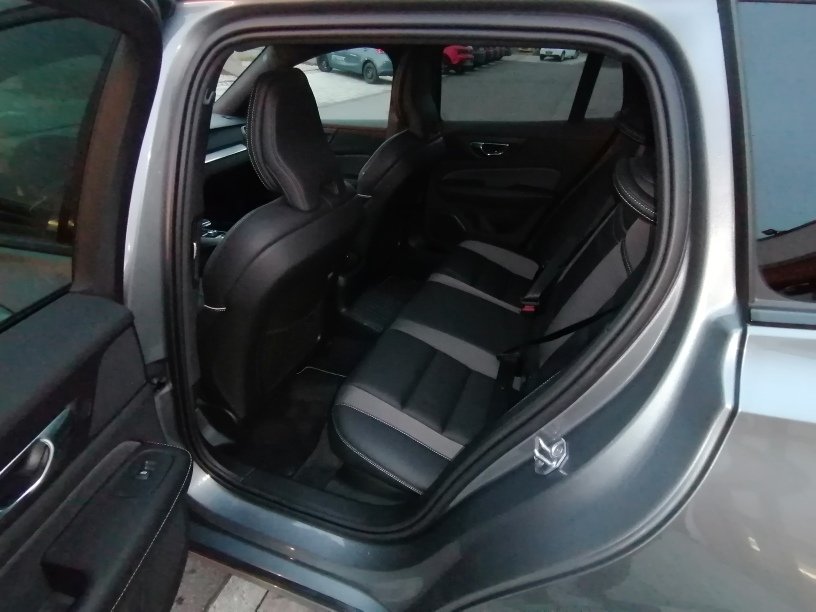 Volvo V60 T8 AWD R-Design V60 T8 AWD R-Design Volvo V60 T8 AWD R-Design V60 T8 AWD R-Design