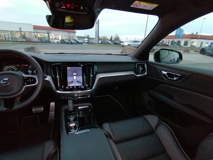 Volvo V60 T8 AWD R-Design V60 T8 AWD R-Design Volvo V60 T8 AWD R-Design V60 T8 AWD R-Design