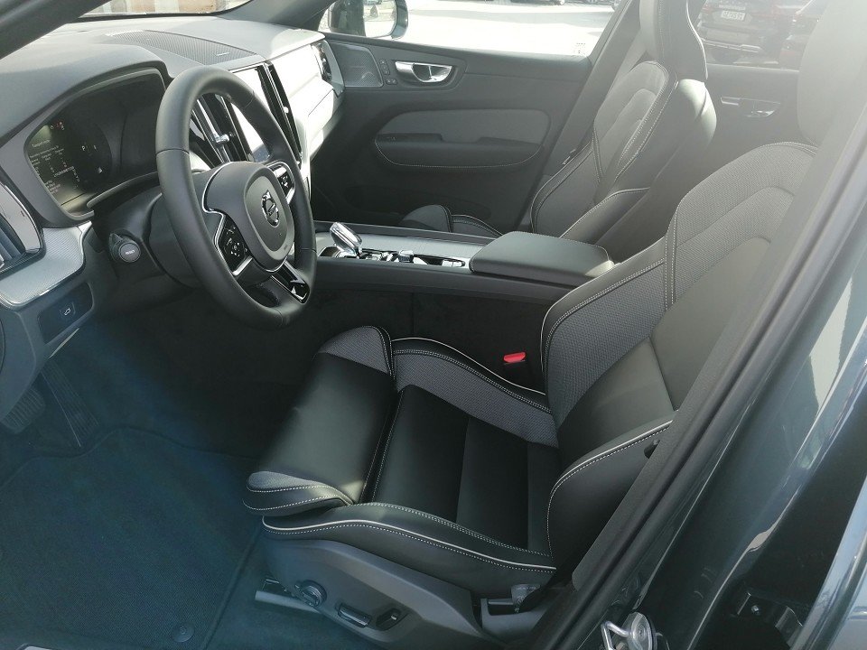 Volvo XC60 B4 Benzin Plus Dark XC60 B4 Benzin Plus Dark Volvo XC60 B4 Benzin Plus Dark XC60 B4 Benzin Plus Dark