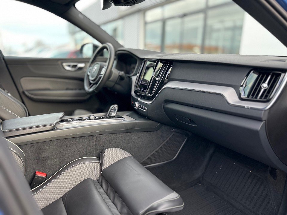 Volvo XC60 R Design AWD Volvo XC60 R Design AWD