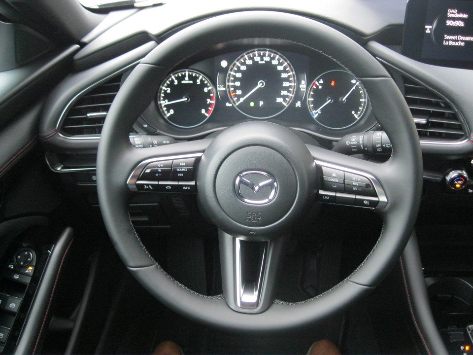 Mazda 3 2.5L e-SKYACTIV G 140ps Mazda 3 2.5L e-SKYACTIV G 140ps
