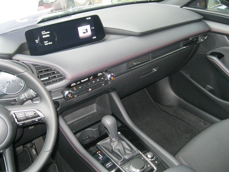 Mazda 3 2.5L e-SKYACTIV G 140ps Mazda 3 2.5L e-SKYACTIV G 140ps