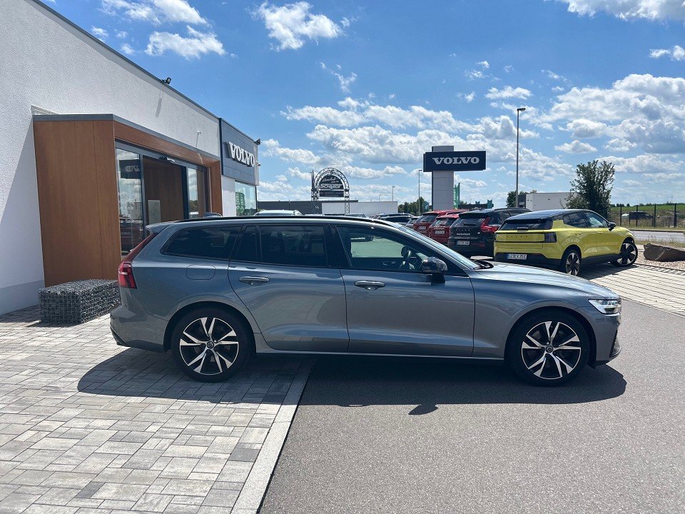 Volvo V60 T6 Recharge R-Design Expression R Design Expression Recharge Plug-In Hybrid AWD Volvo V60 T6 Recharge R-Design Expression R Design Expression Recharge Plug-In Hybrid AWD