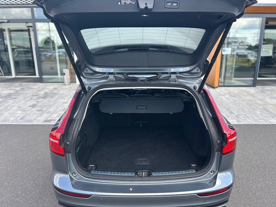 Volvo V60 T6 Recharge R-Design Expression R Design Expression Recharge Plug-In Hybrid AWD Volvo V60 T6 Recharge R-Design Expression R Design Expression Recharge Plug-In Hybrid AWD