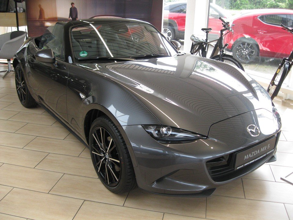 Mazda MX-5 2.0L SKYACTIV-G (184 hp) Mazda MX-5 2.0L SKYACTIV-G (184 hp)