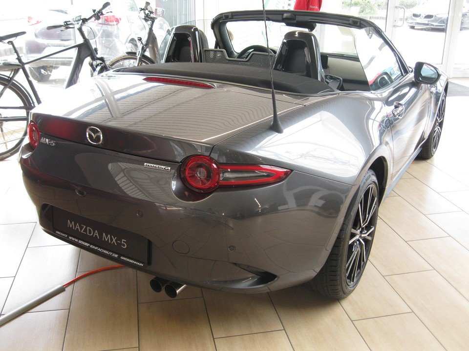Mazda MX-5 2.0L SKYACTIV-G (184 hp) Mazda MX-5 2.0L SKYACTIV-G (184 hp)