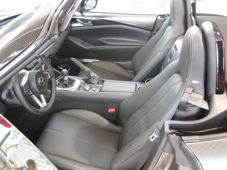 Mazda MX-5 2.0L SKYACTIV-G (184 hp) Mazda MX-5 2.0L SKYACTIV-G (184 hp)
