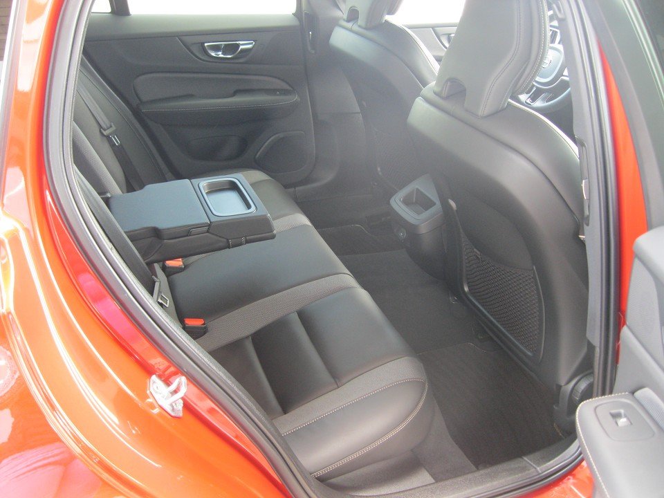 Volvo V60 B4 Benzin R-Design R-Design Volvo V60 B4 Benzin R-Design R-Design