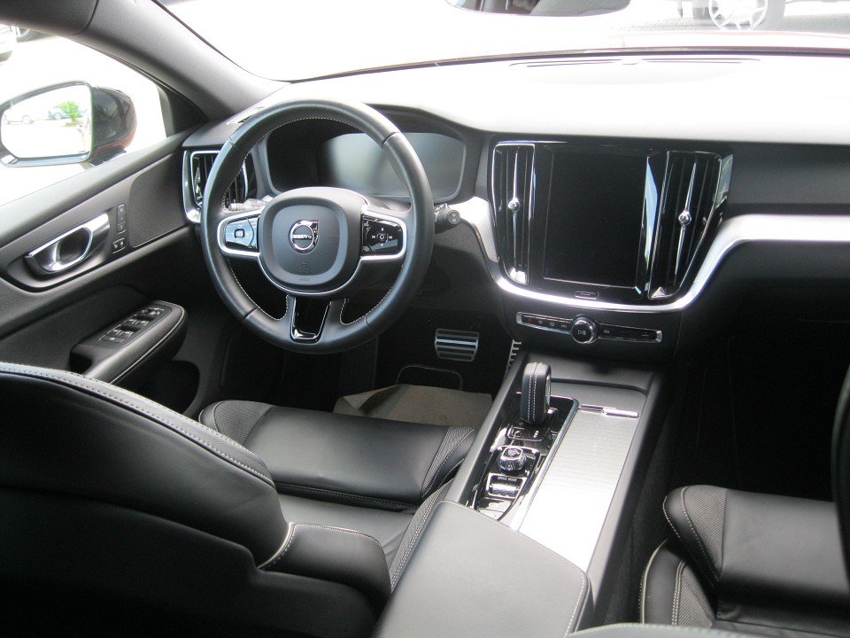 Volvo V60 B4 Benzin R-Design R-Design Volvo V60 B4 Benzin R-Design R-Design