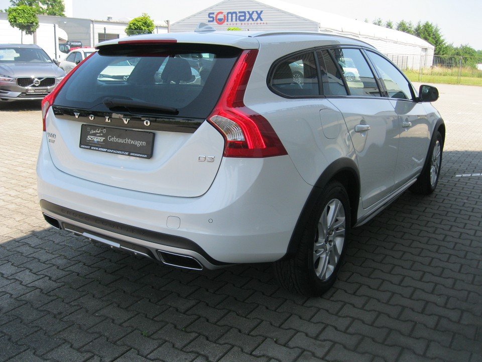 Volvo V60 CC D3 Mom./8-Gang Automatik CC/AHK/Xenon/8-Gang Automatik Volvo V60 CC D3 Mom./8-Gang Automatik CC/AHK/Xenon/8-Gang Automatik