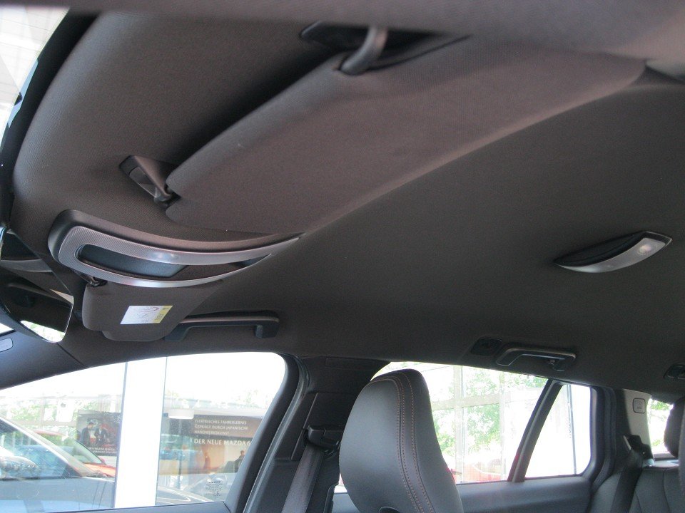 Volvo V60 CC D3 Mom./8-Gang Automatik CC/AHK/Xenon/8-Gang Automatik Volvo V60 CC D3 Mom./8-Gang Automatik CC/AHK/Xenon/8-Gang Automatik