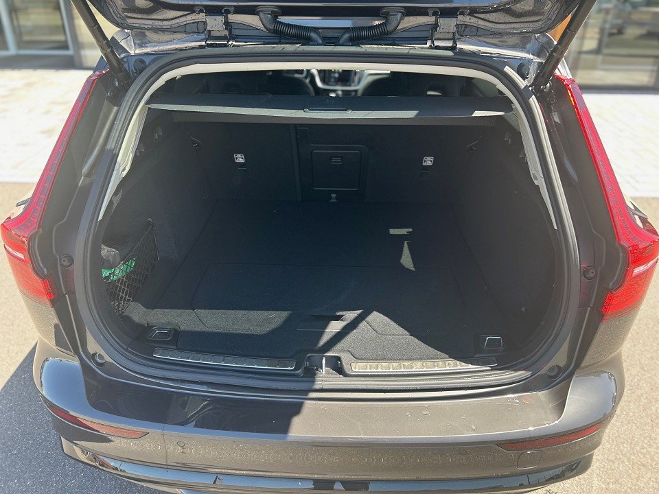 Volvo V60 T6 Plus Dark Plus Dark Recharge Plug-In Hybrid AWD Volvo V60 T6 Plus Dark Plus Dark Recharge Plug-In Hybrid AWD