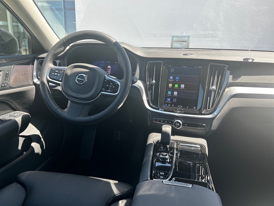 Volvo V60 T6 Plus Dark Plus Dark Recharge Plug-In Hybrid AWD Volvo V60 T6 Plus Dark Plus Dark Recharge Plug-In Hybrid AWD