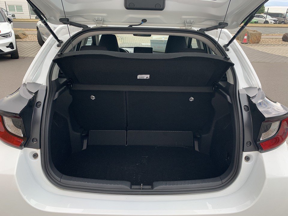 Mazda 2 HYB 1.5L Hybrid VVT-i Centre-Line Mazda 2 HYB 1.5L Hybrid VVT-i Centre-Line