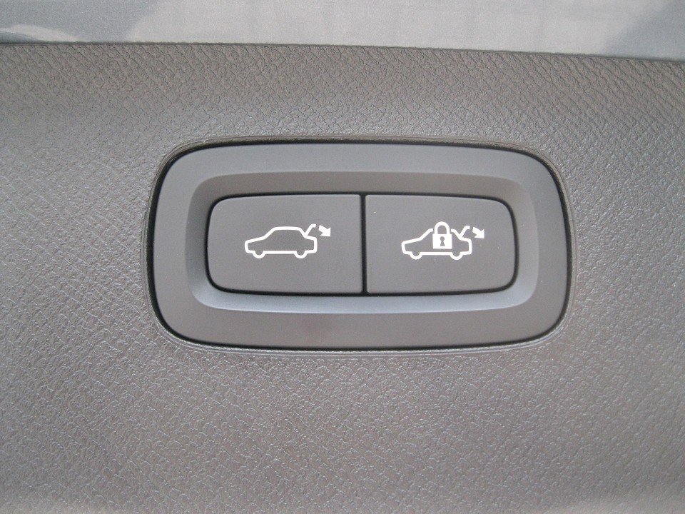 Volvo XC90 B6 Benzin R-Design XC90 B6 Benzin R-Design Volvo XC90 B6 Benzin R-Design XC90 B6 Benzin R-Design