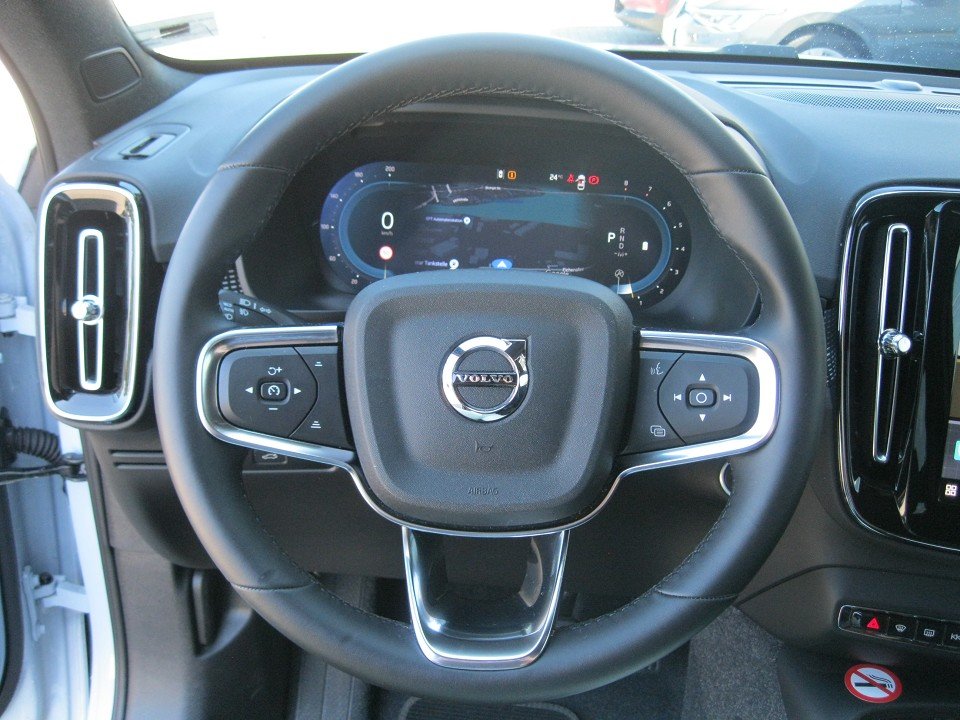 Volvo XC40 B3 Plus Dark Plus Dark Volvo XC40 B3 Plus Dark Plus Dark