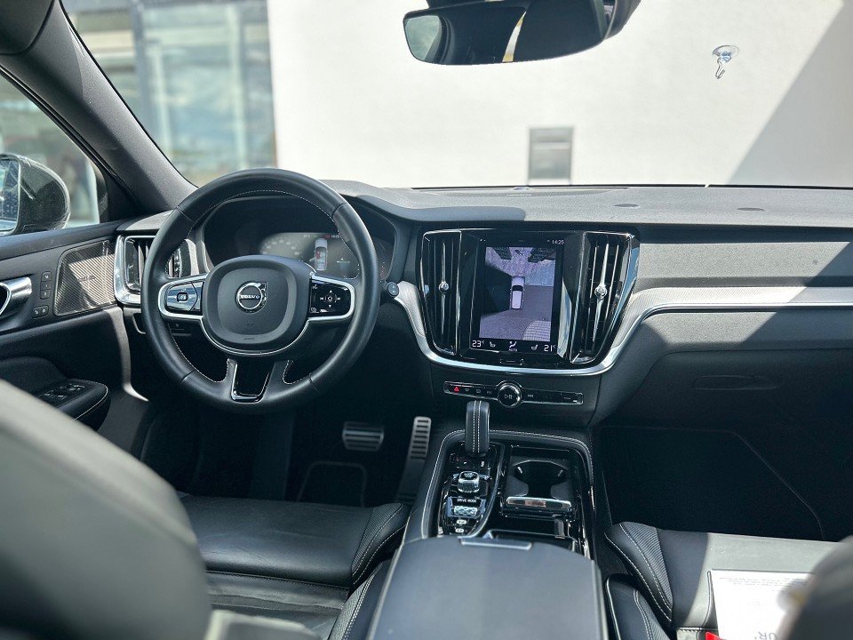 Volvo V60 T8 AWD R-Design V60 T8 AWD R-Design  