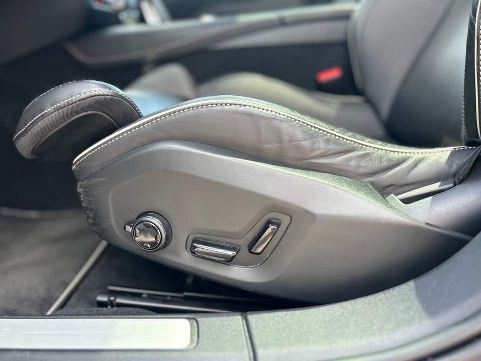 Volvo V60 T8 AWD R-Design V60 T8 AWD R-Design  