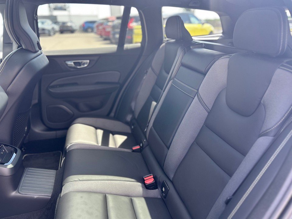 Volvo V60 T8 AWD R-Design V60 T8 AWD R-Design  