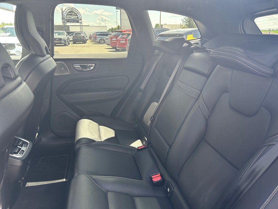 Volvo XC60 R Design AWD / Bowers / Massagesitze / Head-Up  