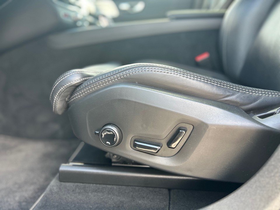 Volvo XC60 R Design AWD / Bowers / Massagesitze / Head-Up  