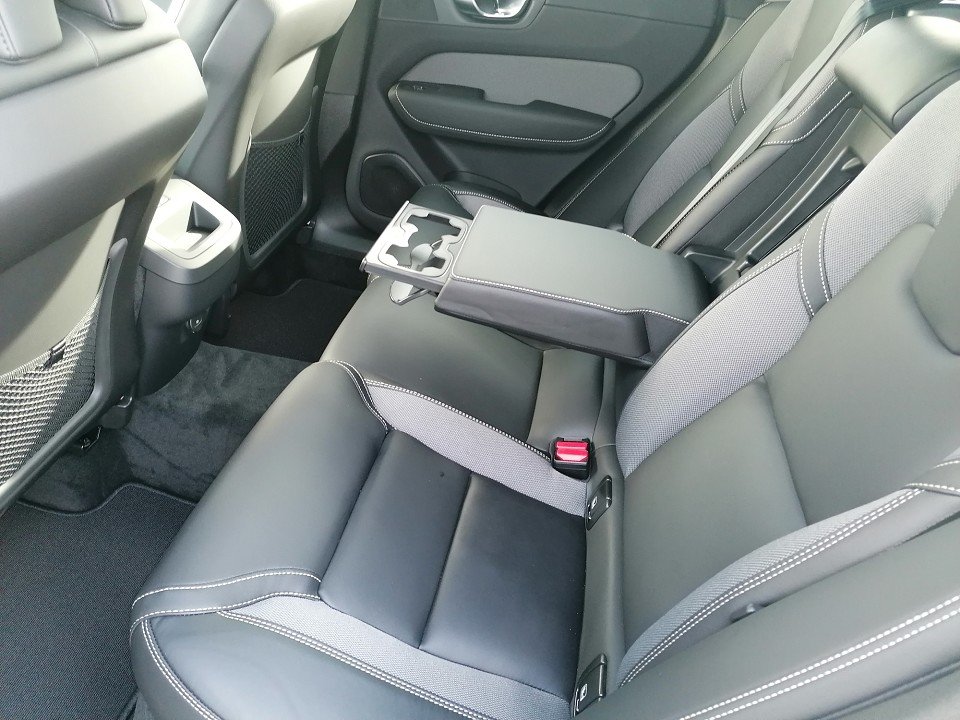 Volvo XC60 B4 Benzin Plus Dark XC60 B4 Benzin Plus Dark  