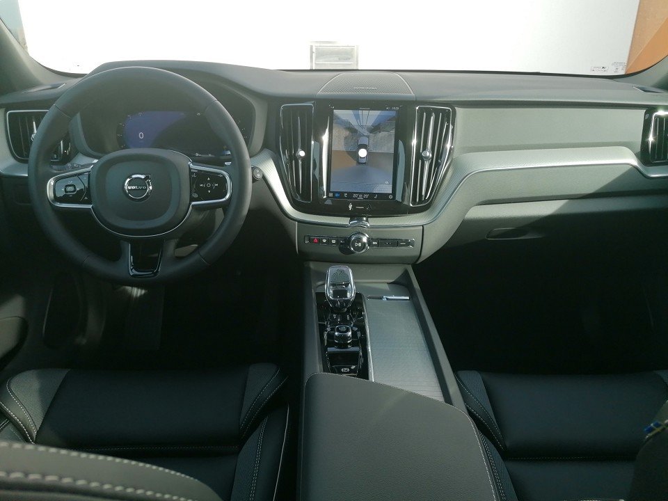 Volvo XC60 B4 Benzin Plus Dark XC60 B4 Benzin Plus Dark  