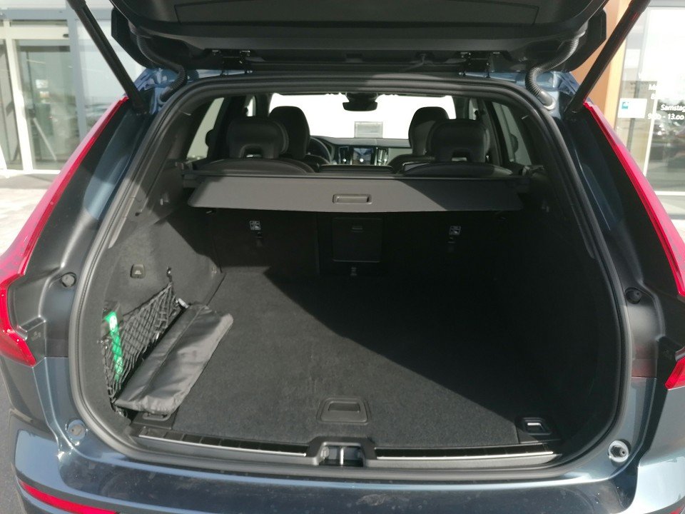 Volvo XC60 B4 Benzin Plus Dark XC60 B4 Benzin Plus Dark  