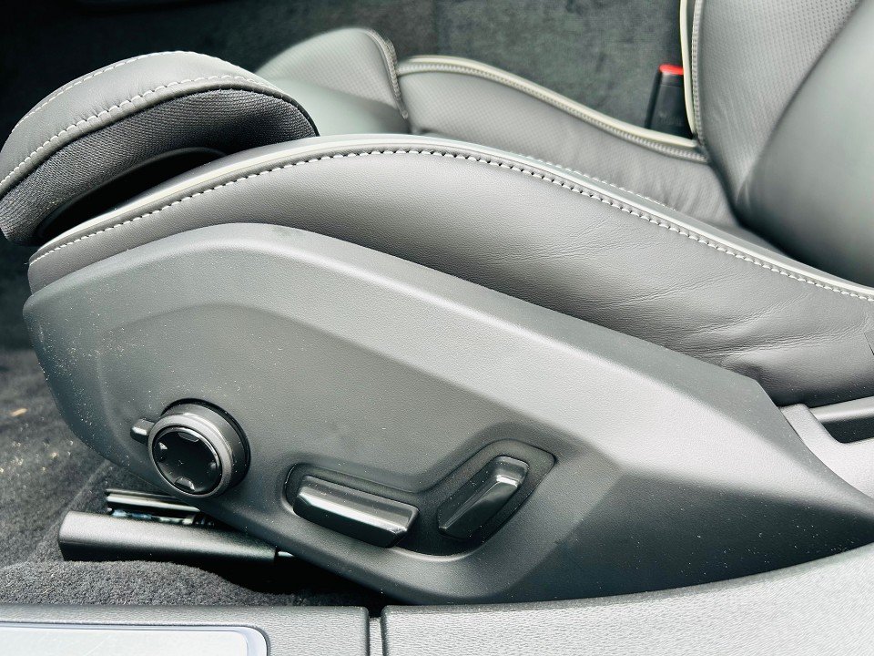 Volvo V90 Ultra Dark Recharge Plug In Ultra Dark Recharge Plug-In Hybrid AWD  