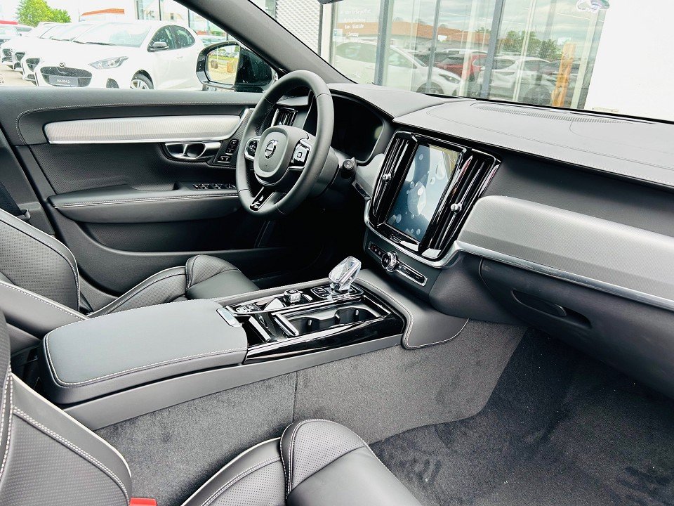 Volvo V90 Ultra Dark Recharge Plug In Ultra Dark Recharge Plug-In Hybrid AWD  