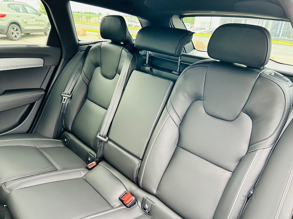 Volvo V90 Ultra Dark Recharge Plug In Ultra Dark Recharge Plug-In Hybrid AWD  