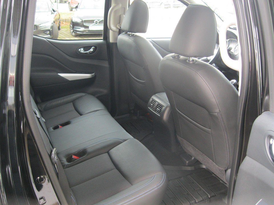 Nissan Navara NP300 (D23M)(12.2015->) N-Guard Double Cab 4x4  