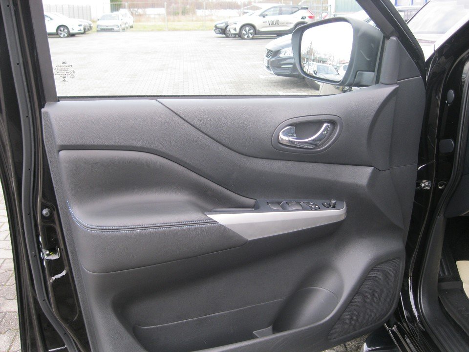 Nissan Navara NP300 (D23M)(12.2015->) N-Guard Double Cab 4x4  