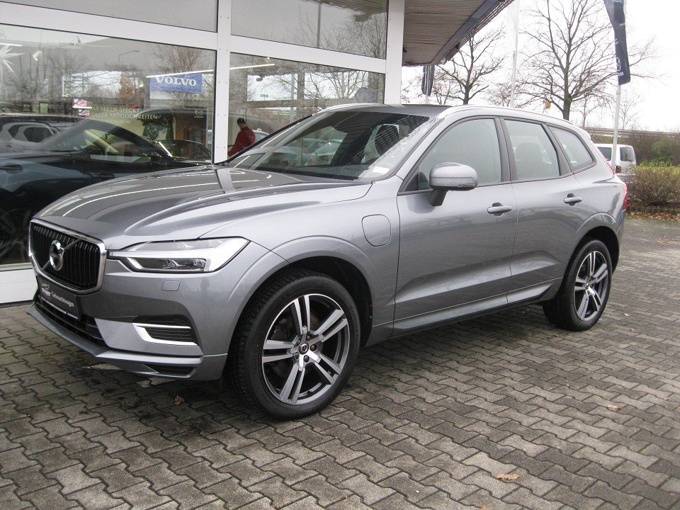 Volvo XC60 T8 TWIN ENGINE Momentum Pano/360°  