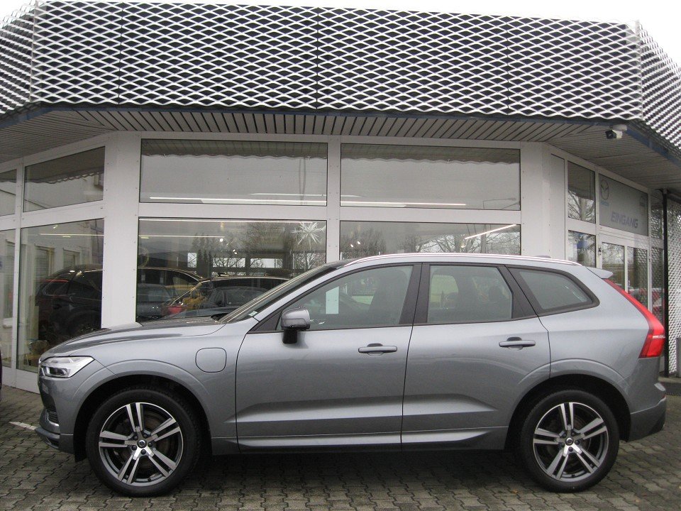 Volvo XC60 T8 TWIN ENGINE Momentum Pano/360°  