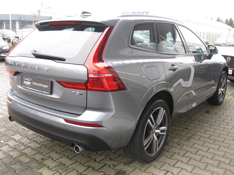 Volvo XC60 T8 TWIN ENGINE Momentum Pano/360°  