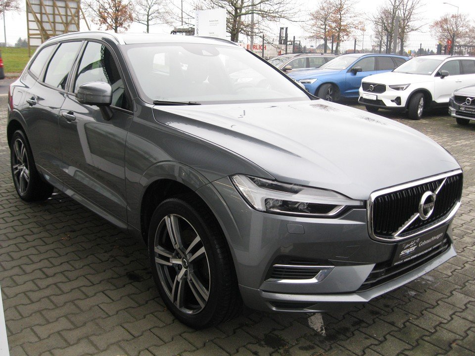 Volvo XC60 T8 TWIN ENGINE Momentum Pano/360°  