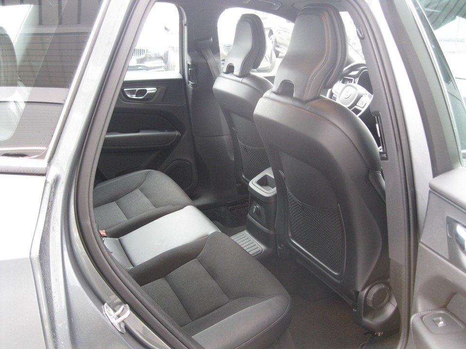 Volvo XC60 T8 TWIN ENGINE Momentum Pano/360°  