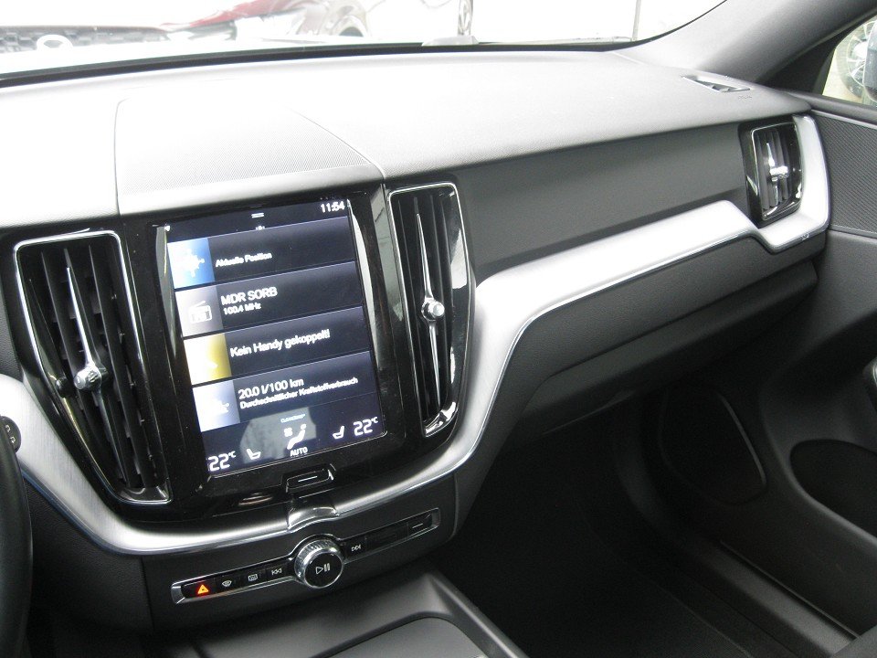 Volvo XC60 T8 TWIN ENGINE Momentum Pano/360°  