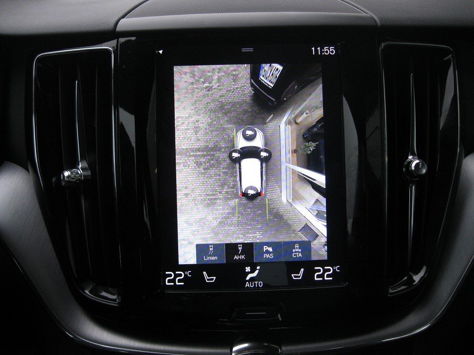 Volvo XC60 T8 TWIN ENGINE Momentum Pano/360°  