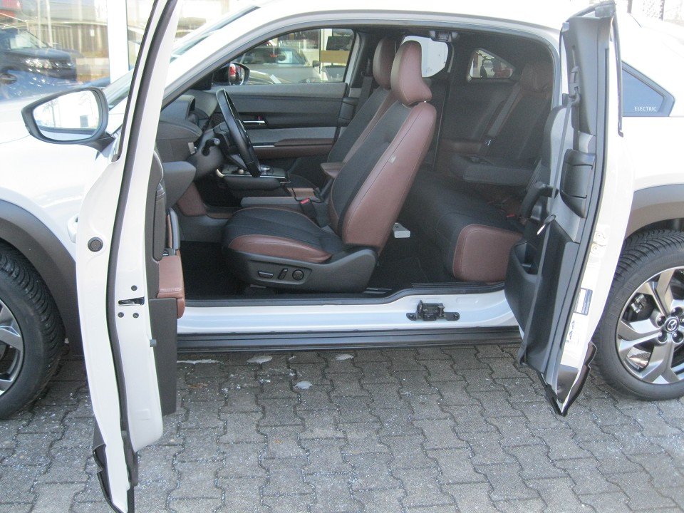 Mazda MX-30 35,5 kWh e-SKYACTIV 145 PS First Edition  