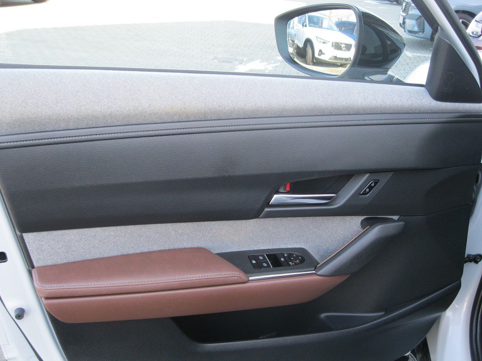 Mazda MX-30 35,5 kWh e-SKYACTIV 145 PS First Edition  