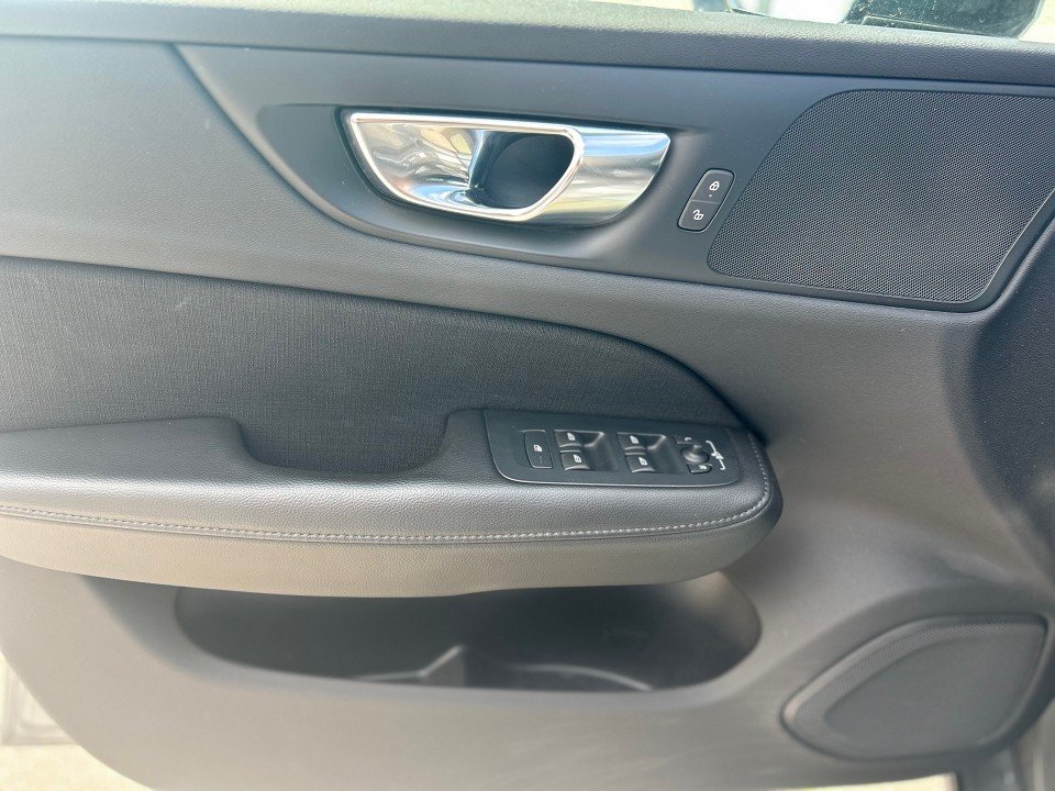 Volvo V60 T6 Recharge R-Design Expression R Design Expression Recharge Plug-In Hybrid AWD  