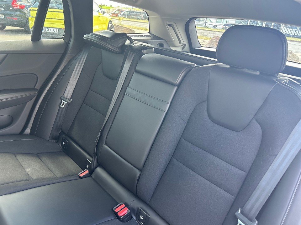 Volvo V60 T6 Recharge R-Design Expression R Design Expression Recharge Plug-In Hybrid AWD  