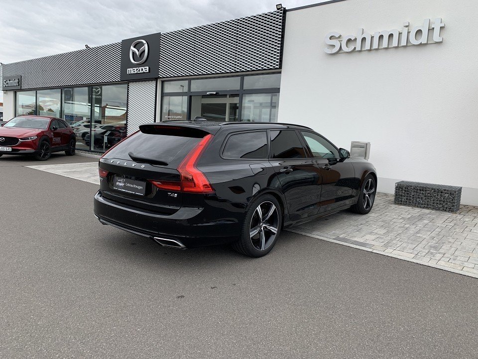 Volvo V90  
